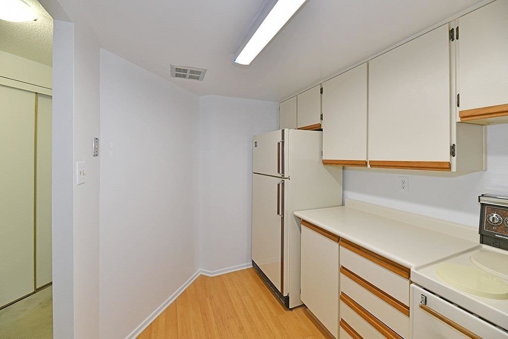 77 Maitland Pl, #222