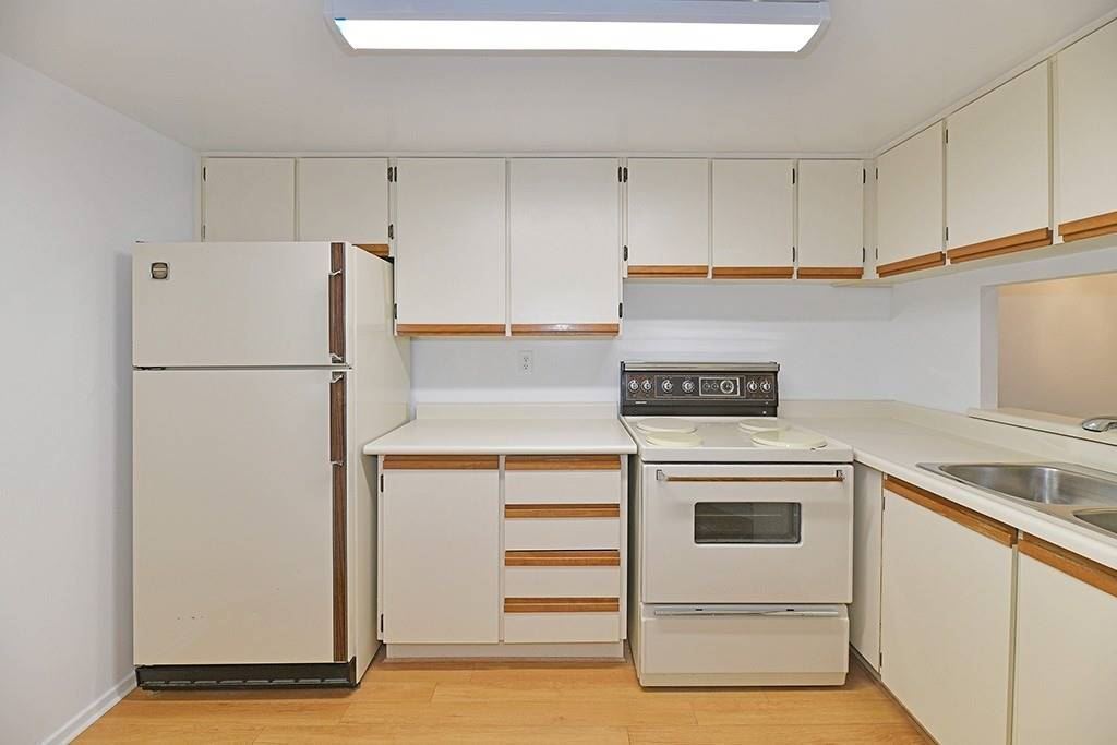77 Maitland Pl, #222