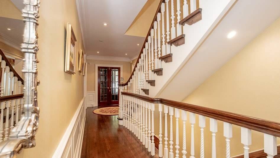11 Dewbourne Ave