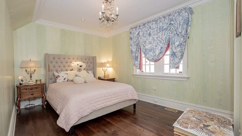 11 Dewbourne Ave