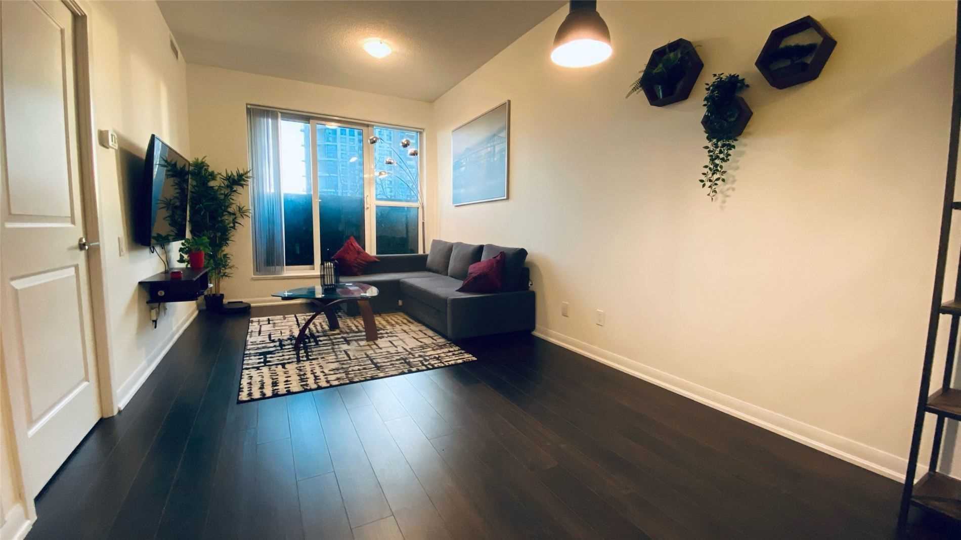 5162 Yonge St, #102