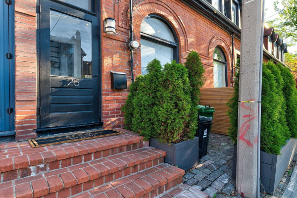 25 Belmont St, Toronto
