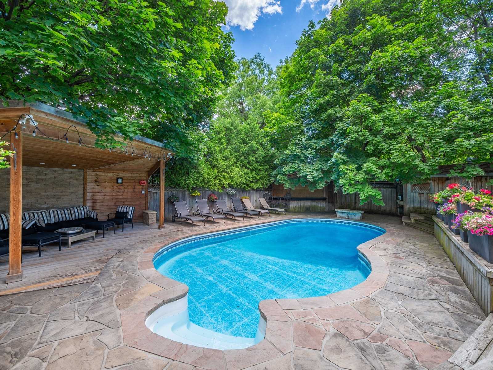 51 Blue Forest Dr