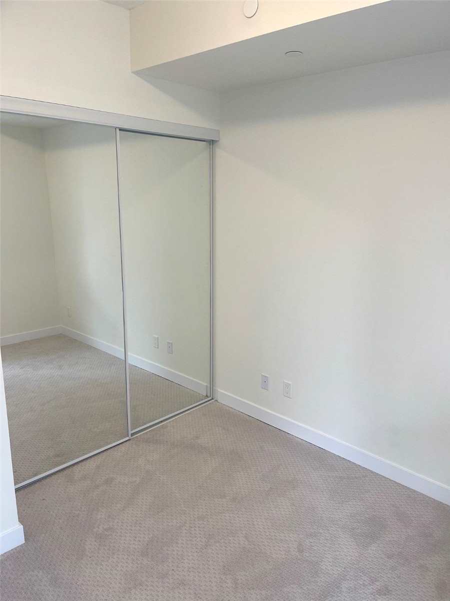 2221 Yonge St, #405
