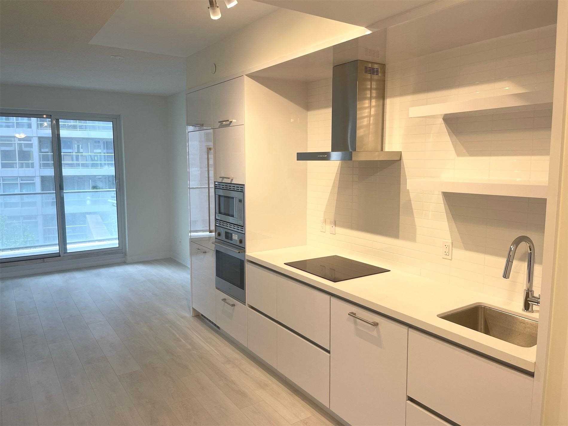 2221 Yonge St, #405