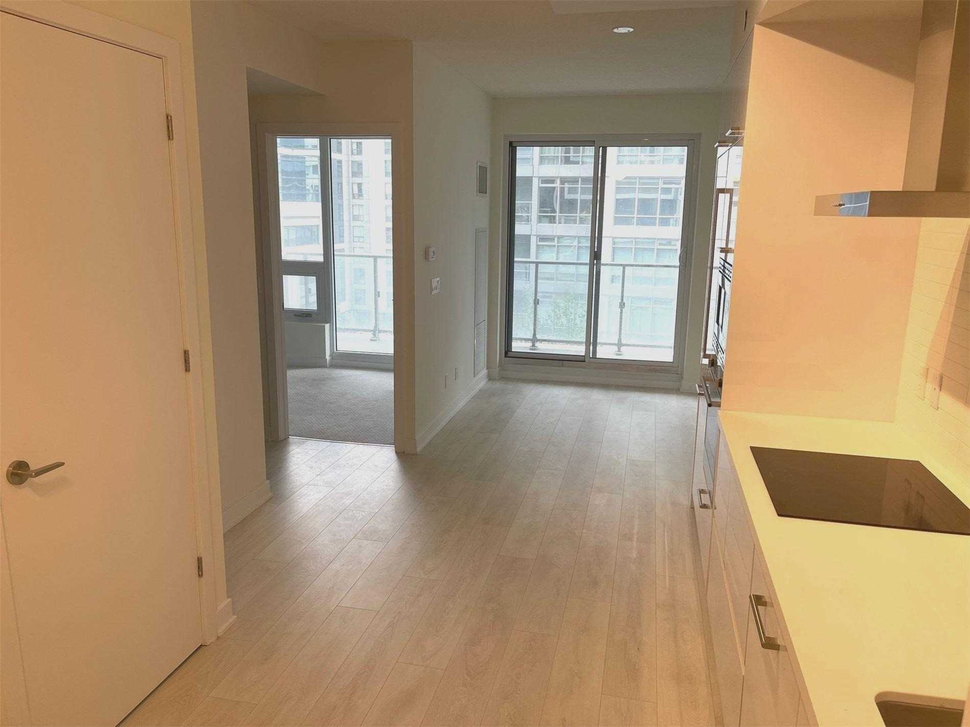 2221 Yonge St, #405
