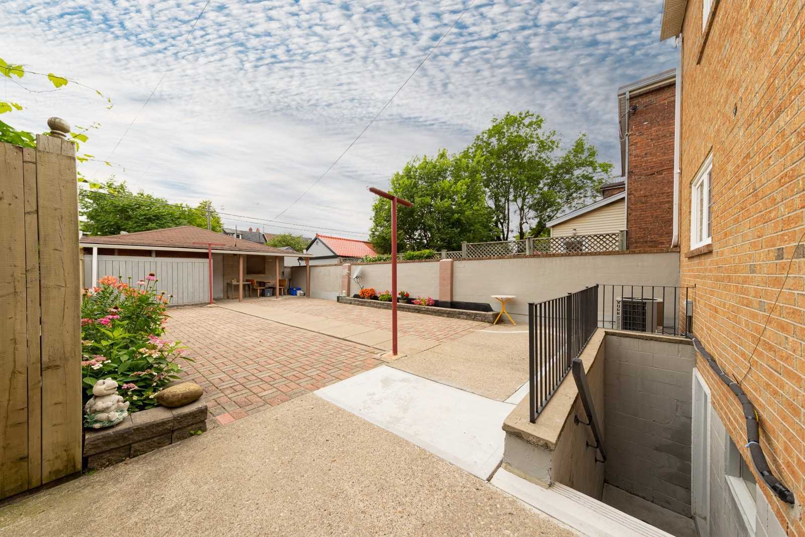 450 Roxton Rd