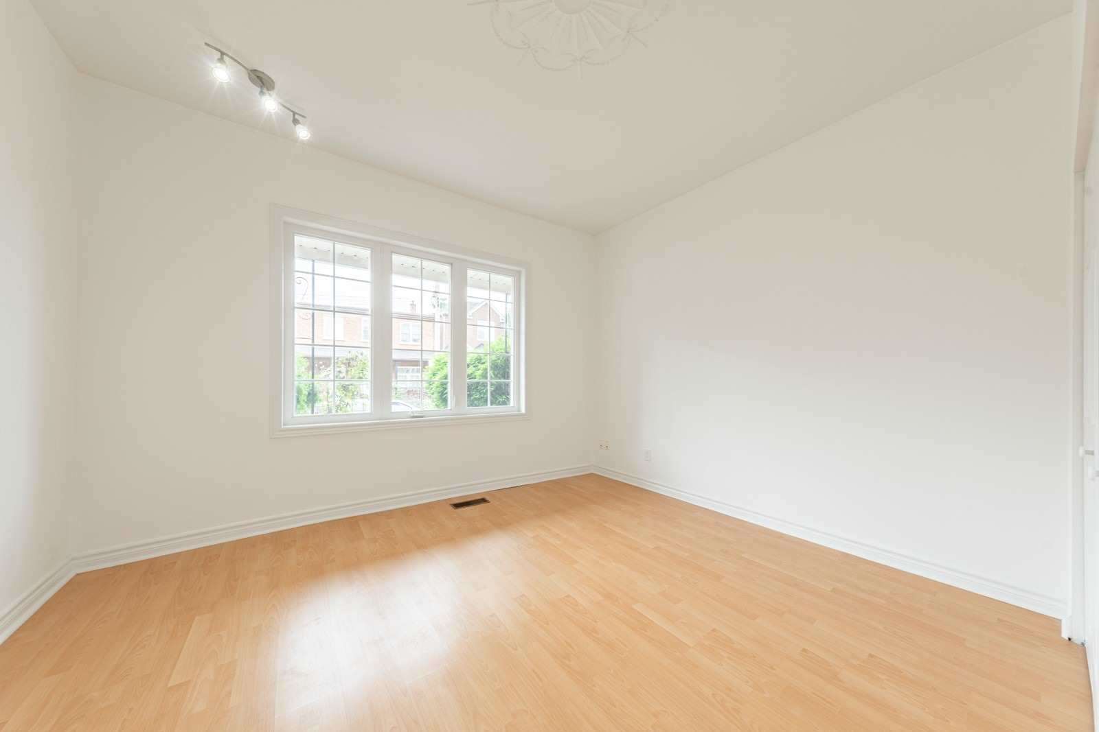 450 Roxton Rd