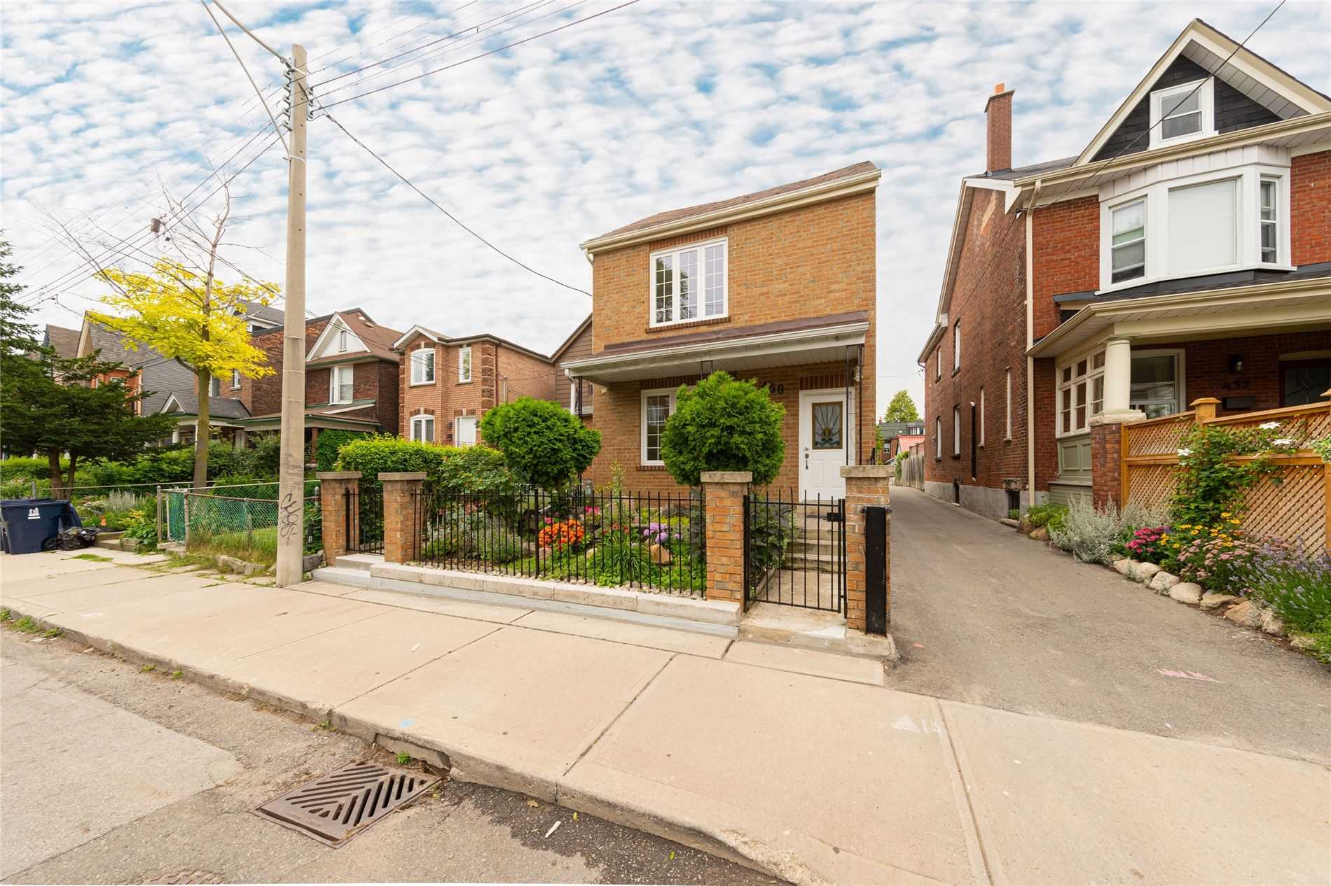 450 Roxton Rd