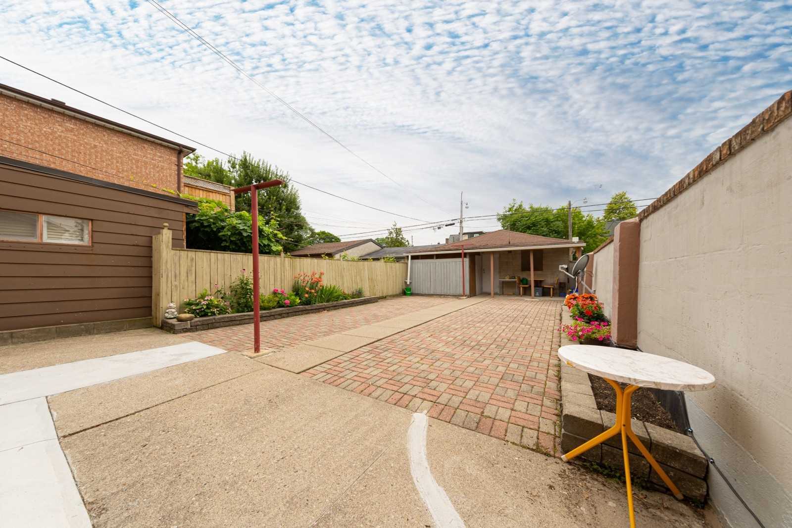 450 Roxton Rd