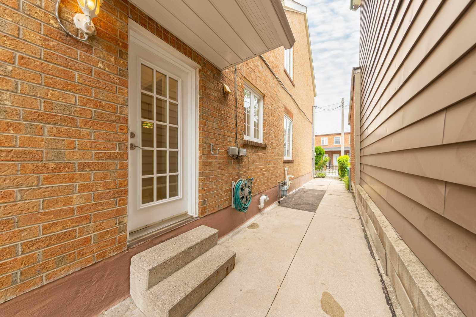 450 Roxton Rd