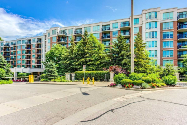 38 William Carson Cres 38 William Carson Cres