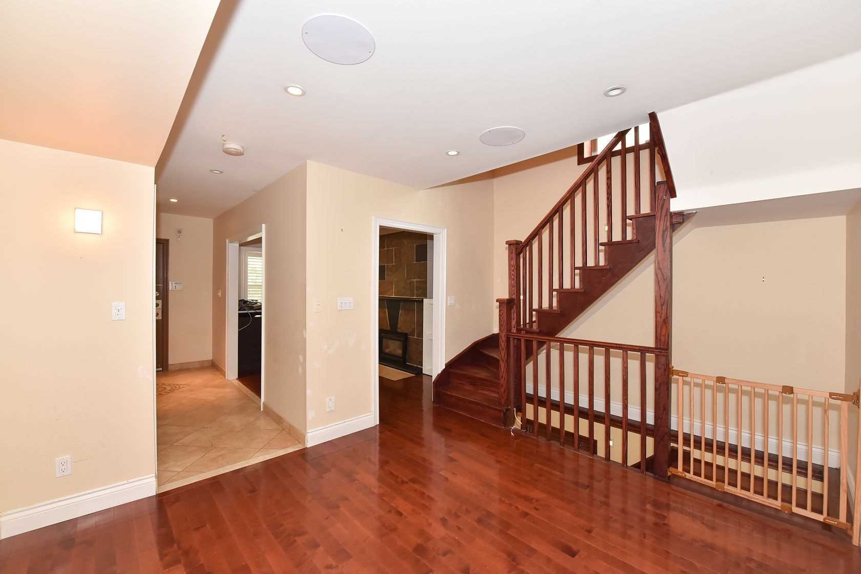 35 Edith Dr