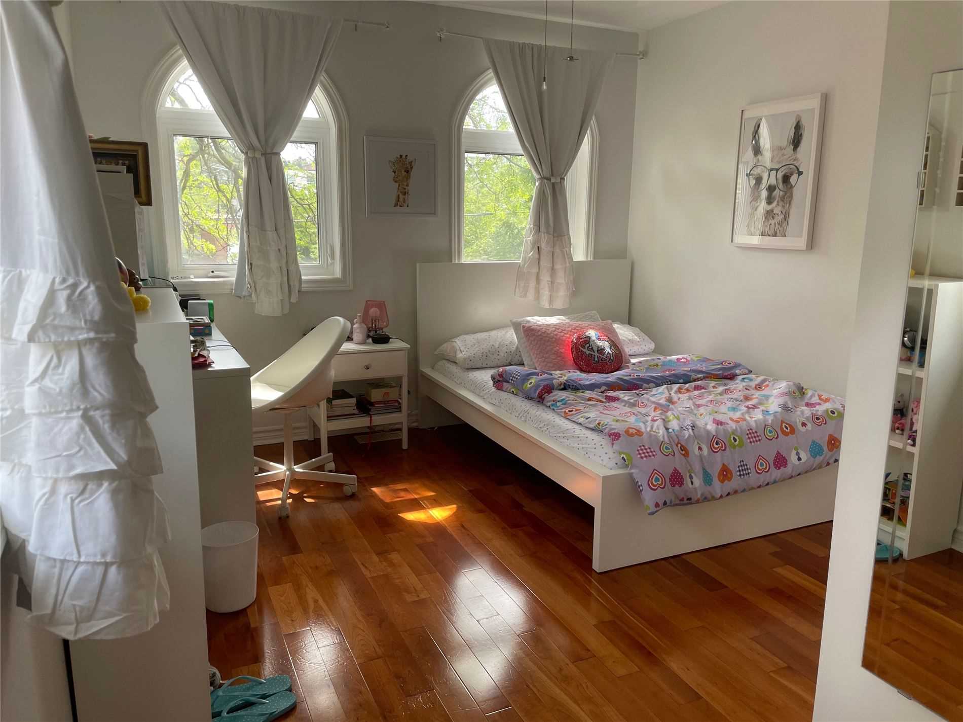 1025 Spadina Rd