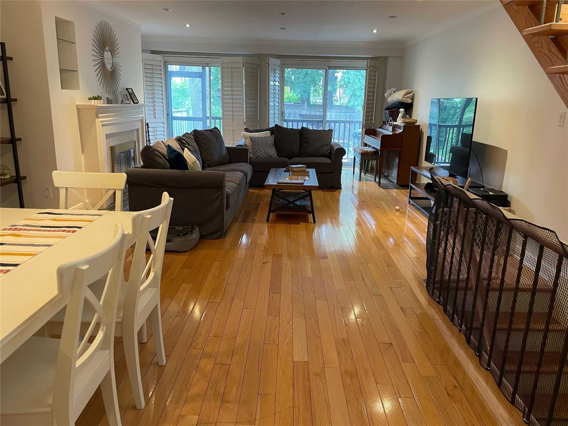 1025 Spadina Rd