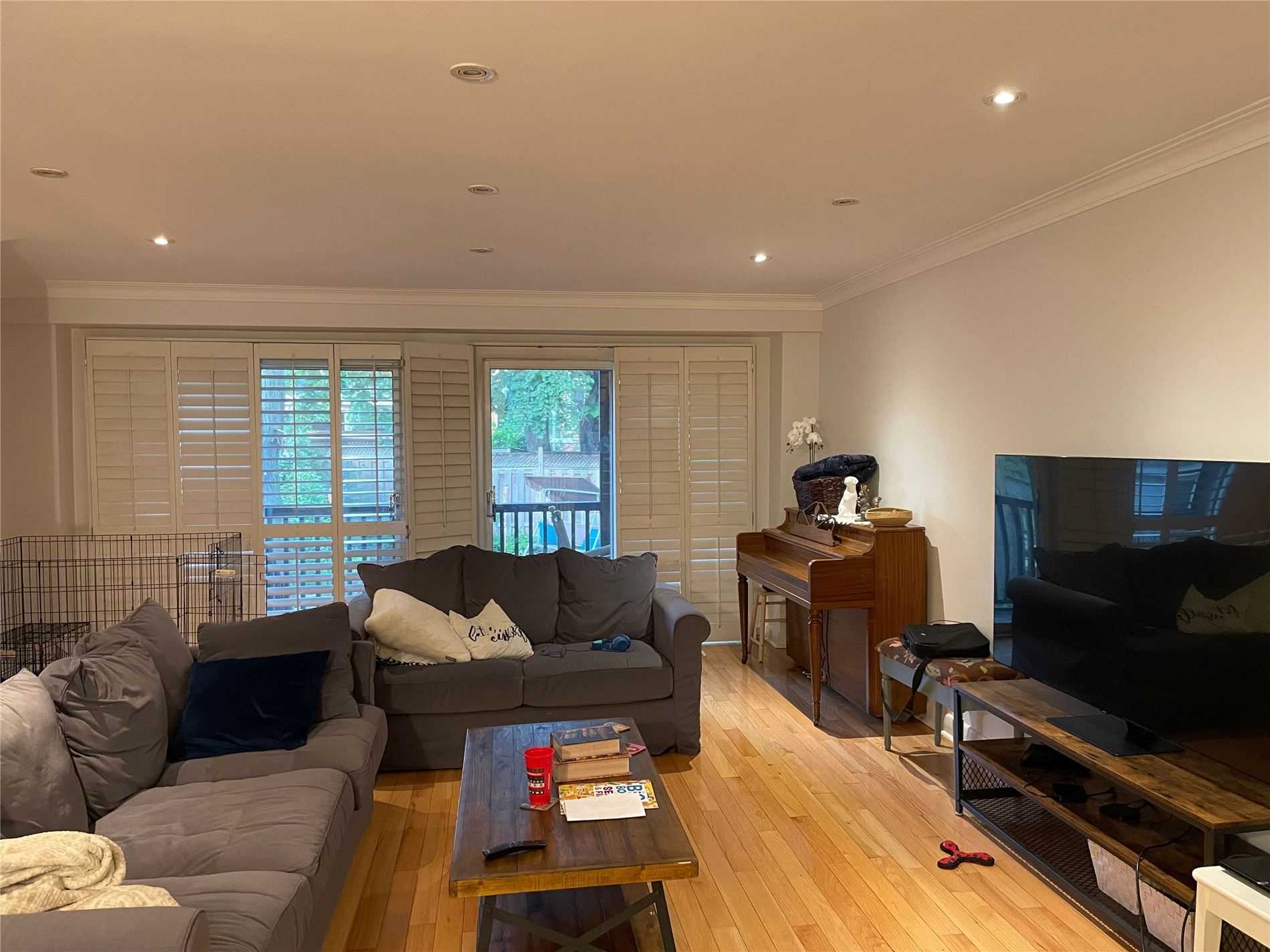 1025 Spadina Rd
