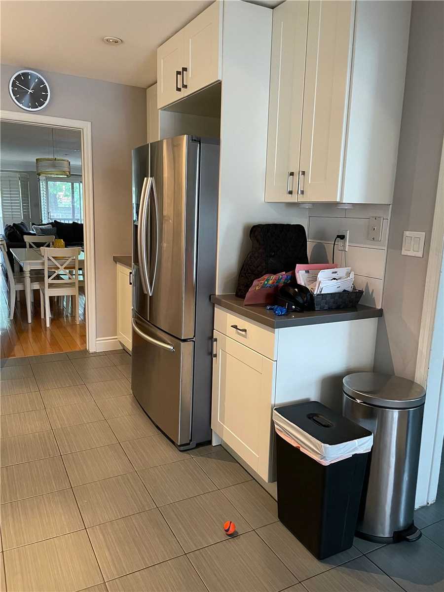1025 Spadina Rd