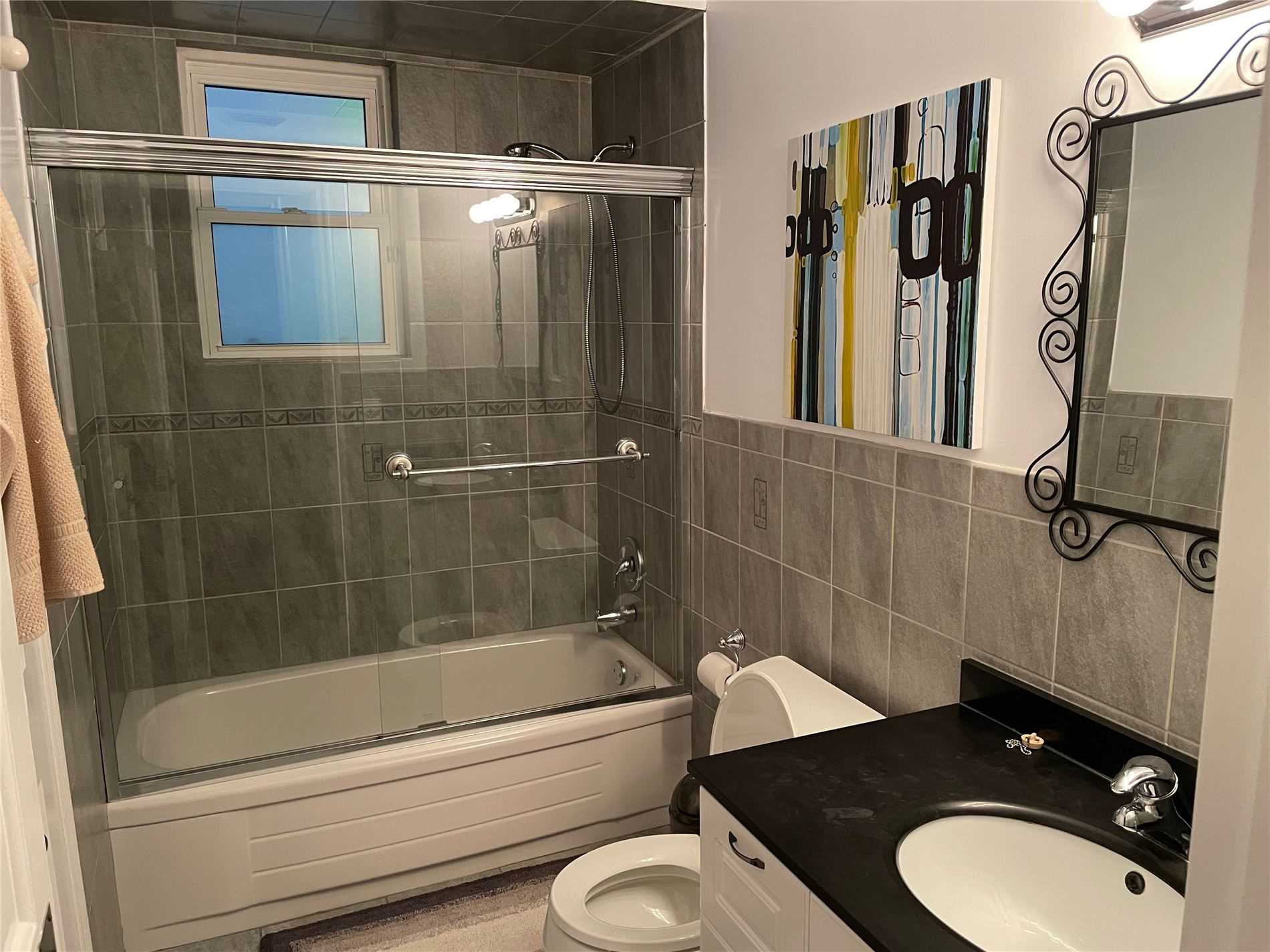 1025 Spadina Rd