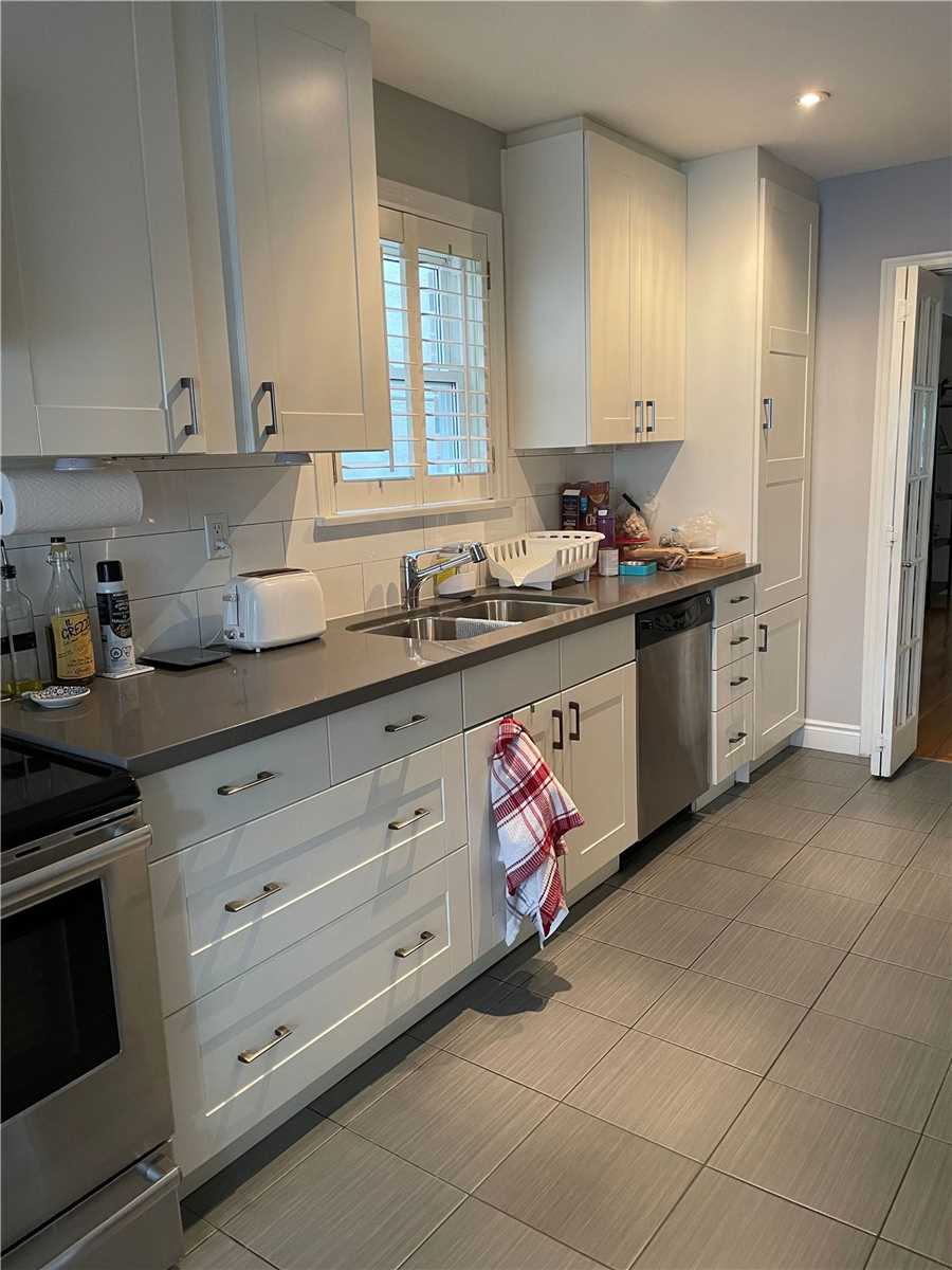 1025 Spadina Rd
