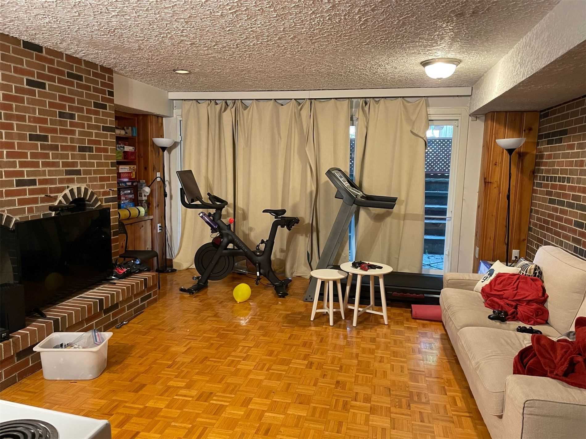 1025 Spadina Rd