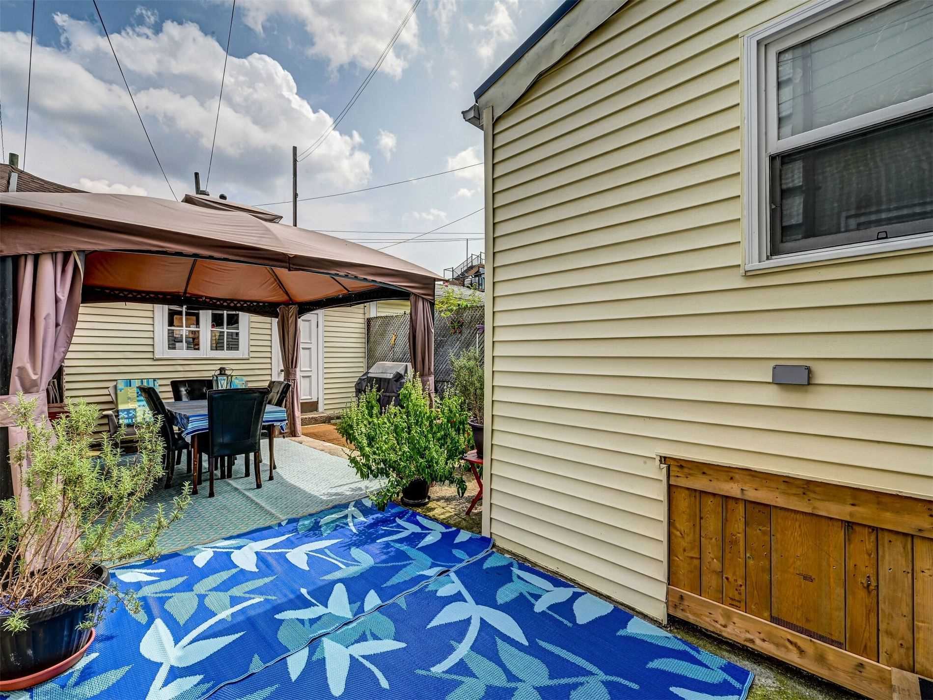 263 Crawford St