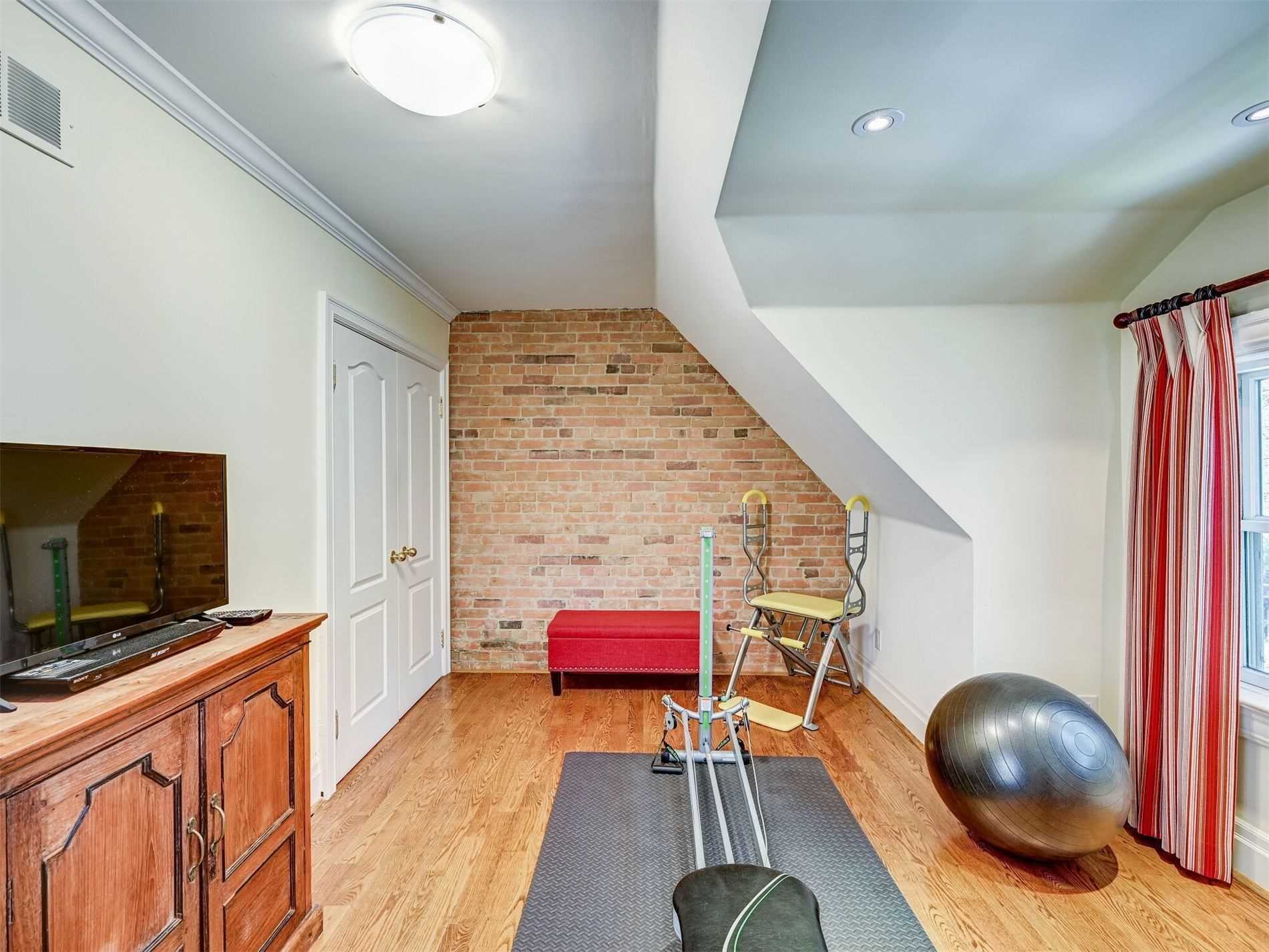 263 Crawford St