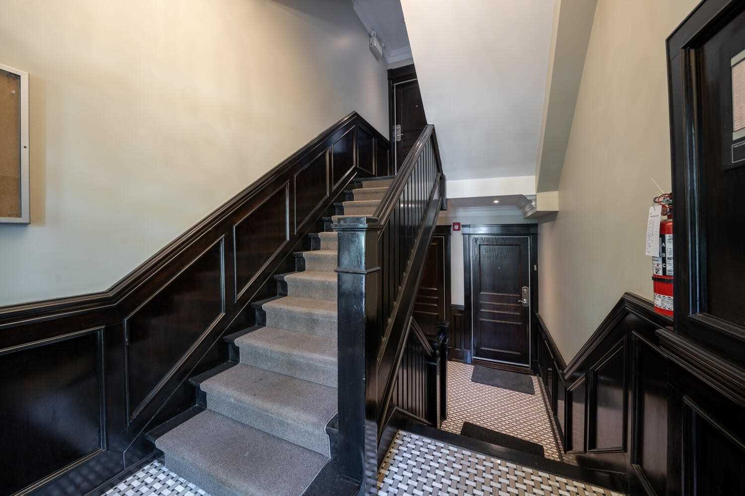 317 Lonsdale Rd, #1B