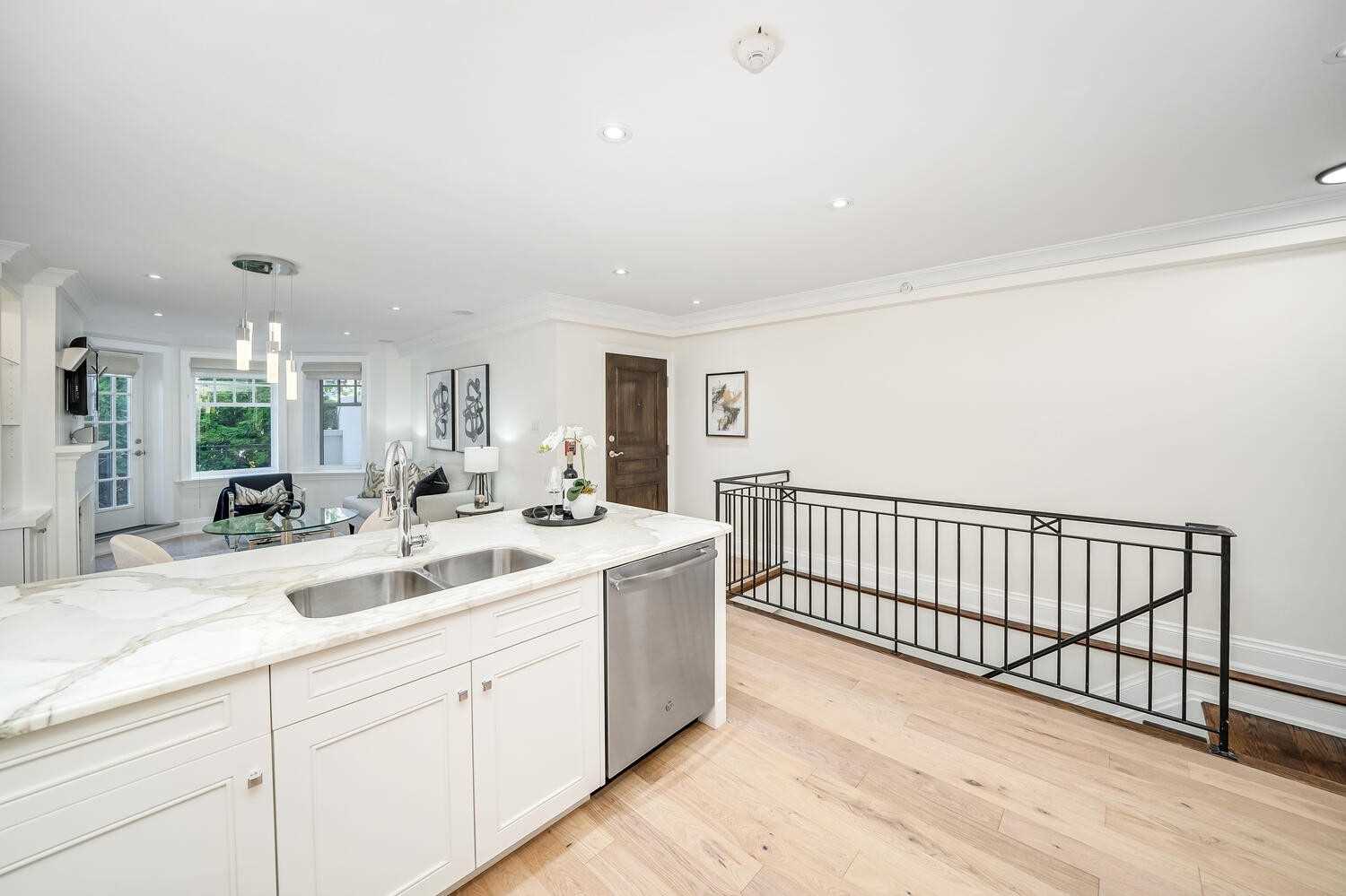 317 Lonsdale Rd, #1B
