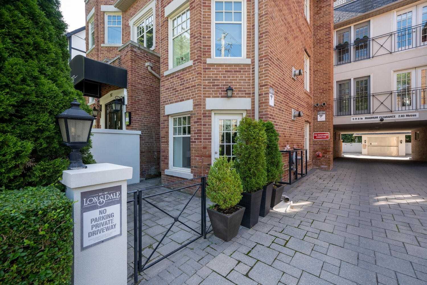 317 Lonsdale Rd, #1B