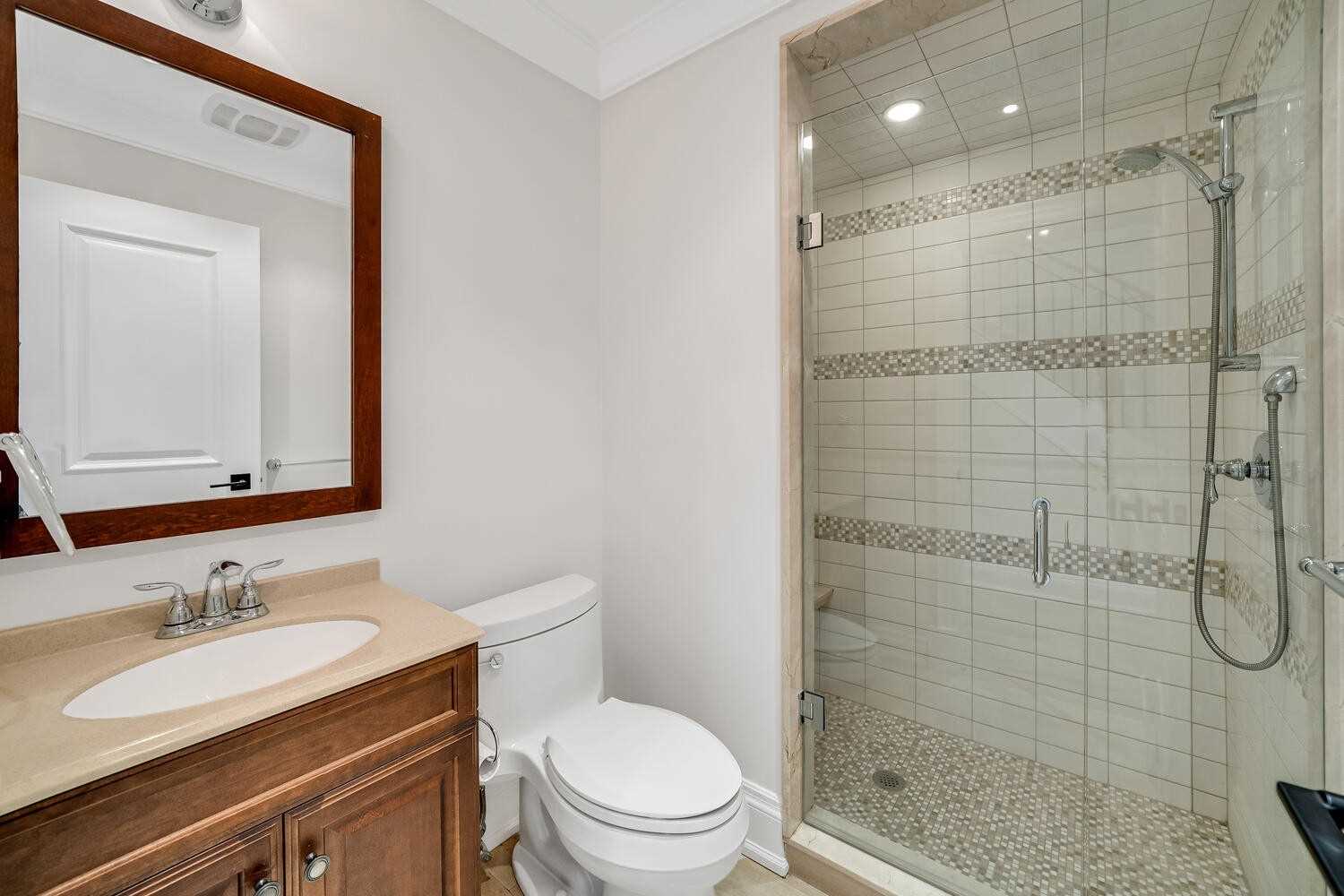 317 Lonsdale Rd, #1B