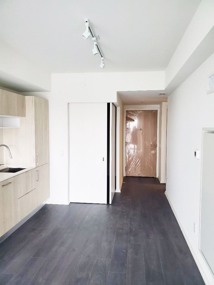 8 Hillsdale Ave E, #621