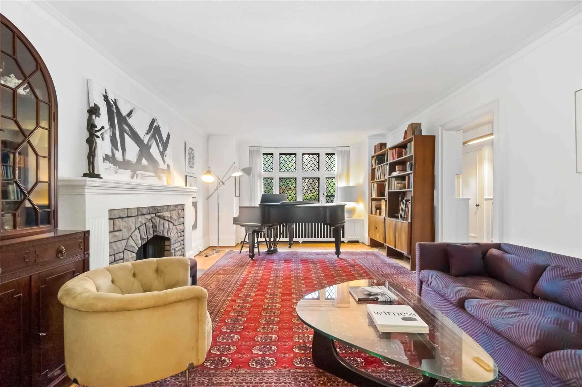 293 Chaplin Cres