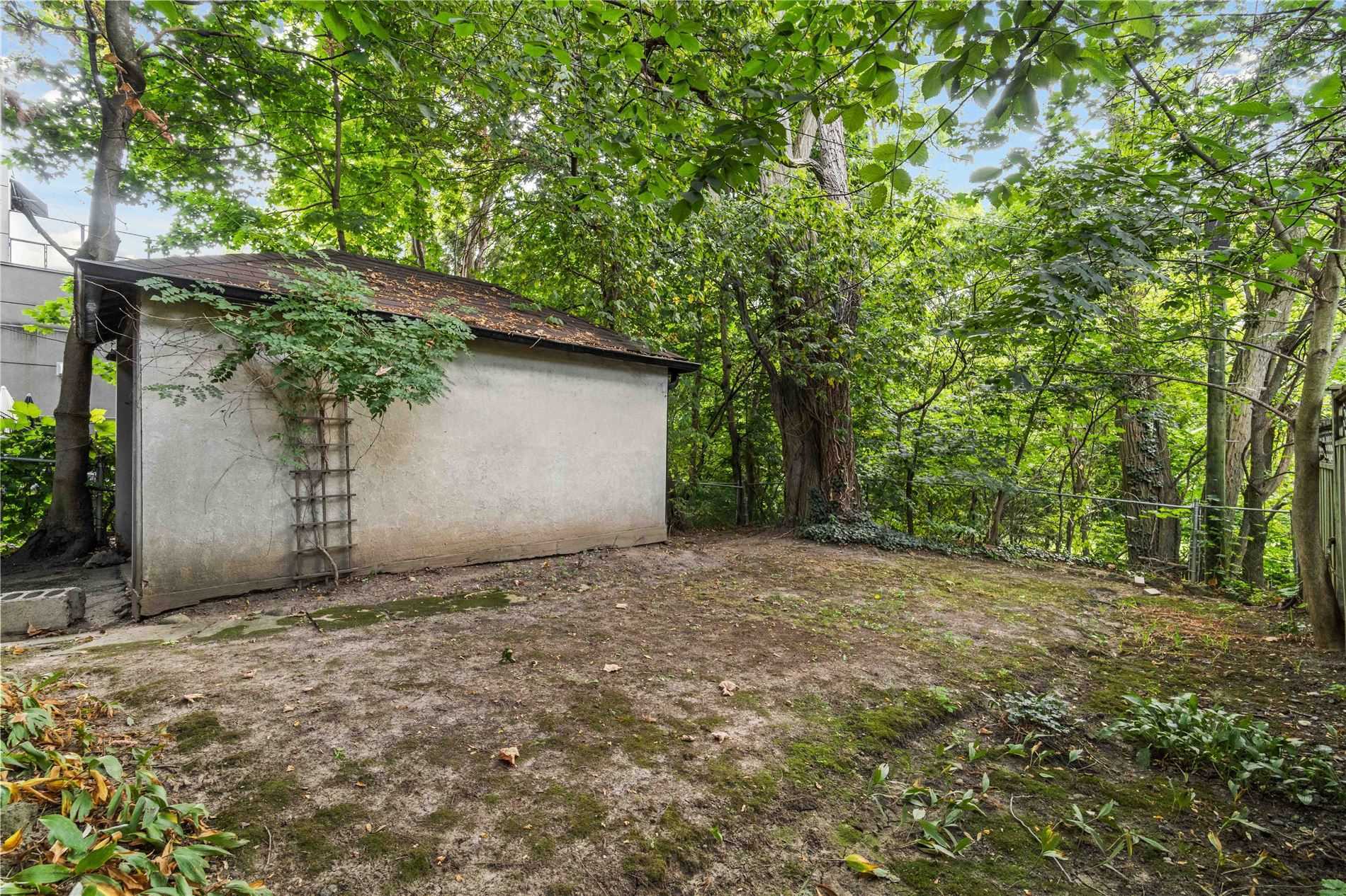 293 Chaplin Cres