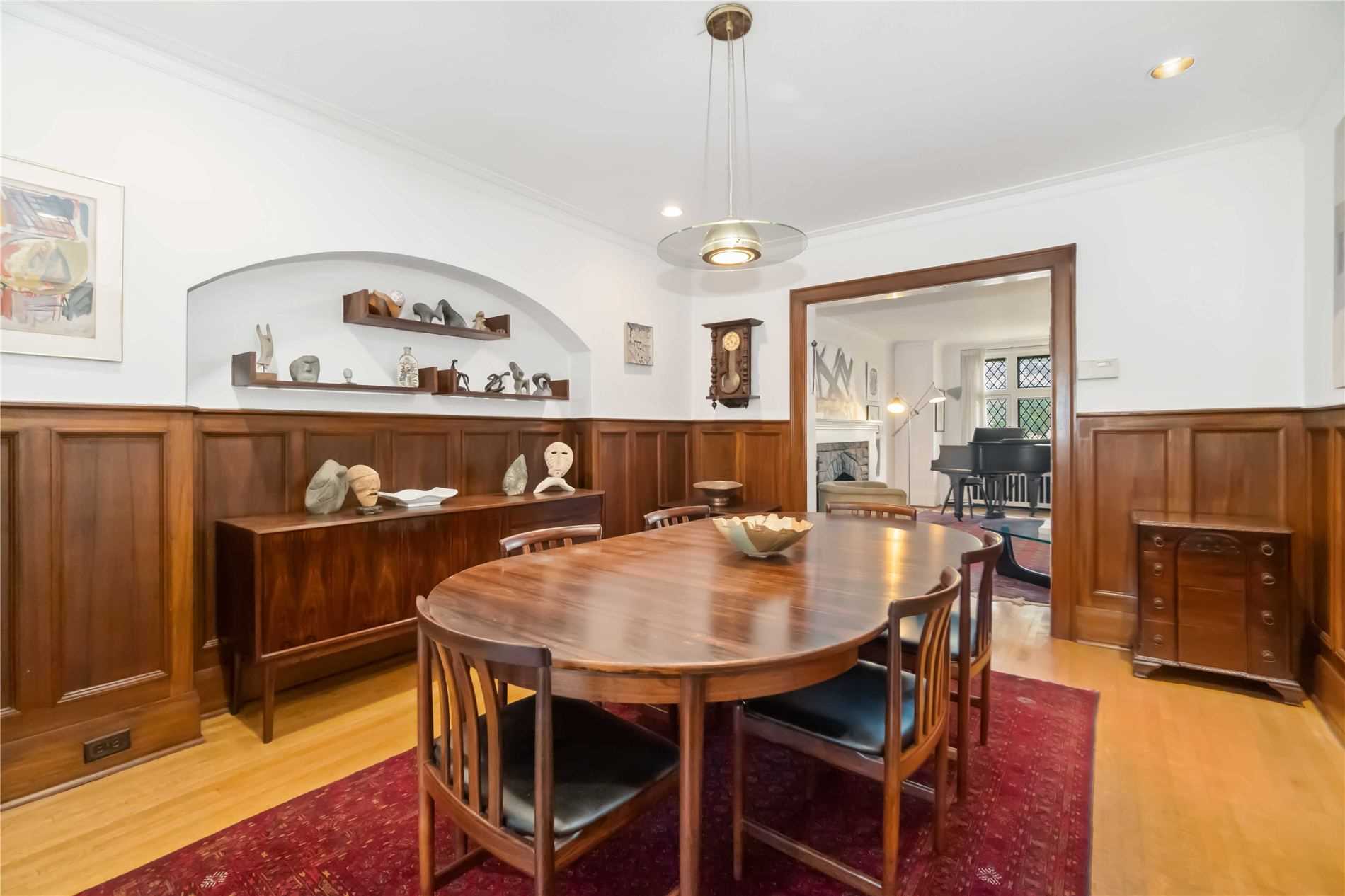 293 Chaplin Cres