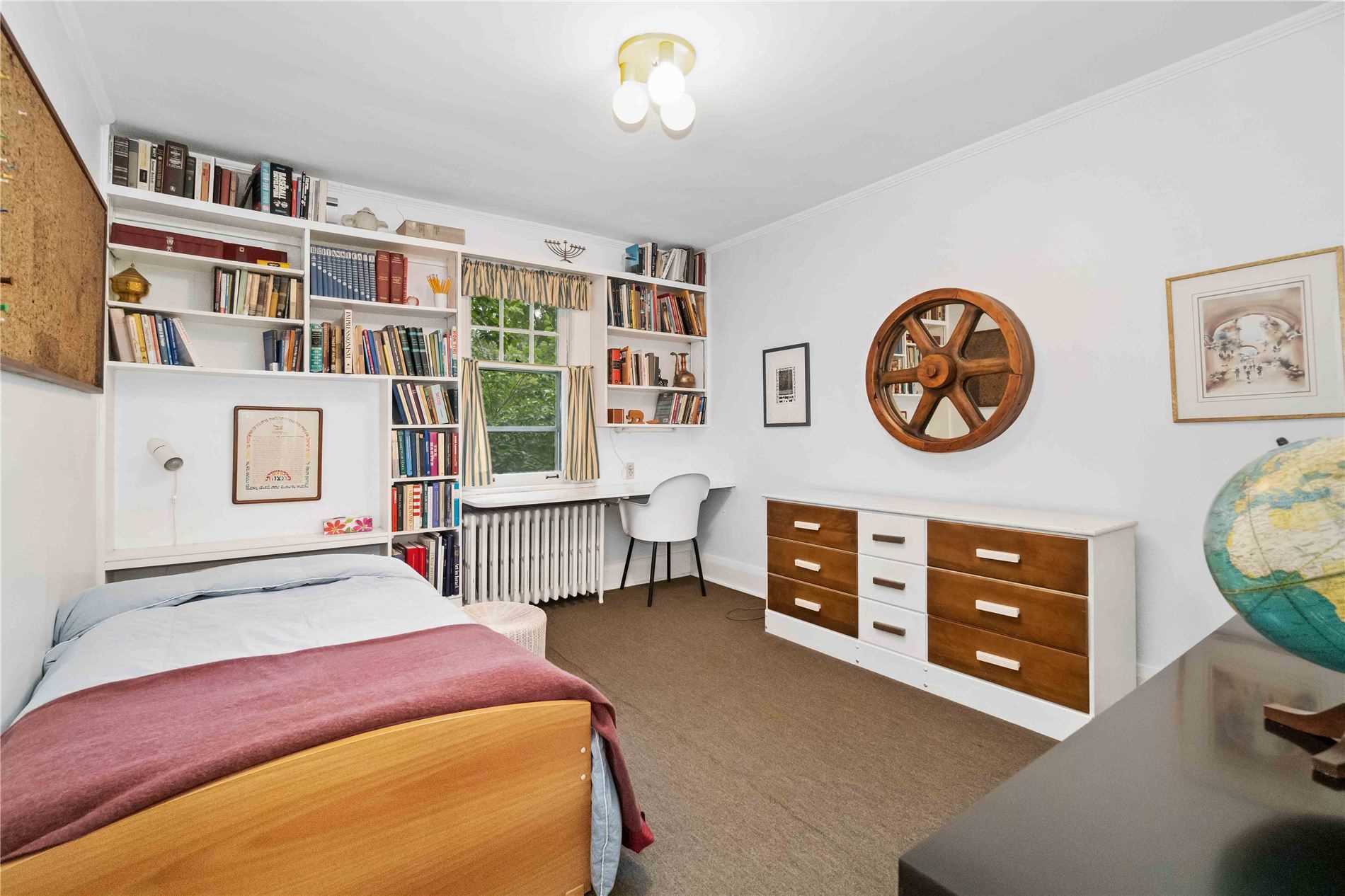 293 Chaplin Cres