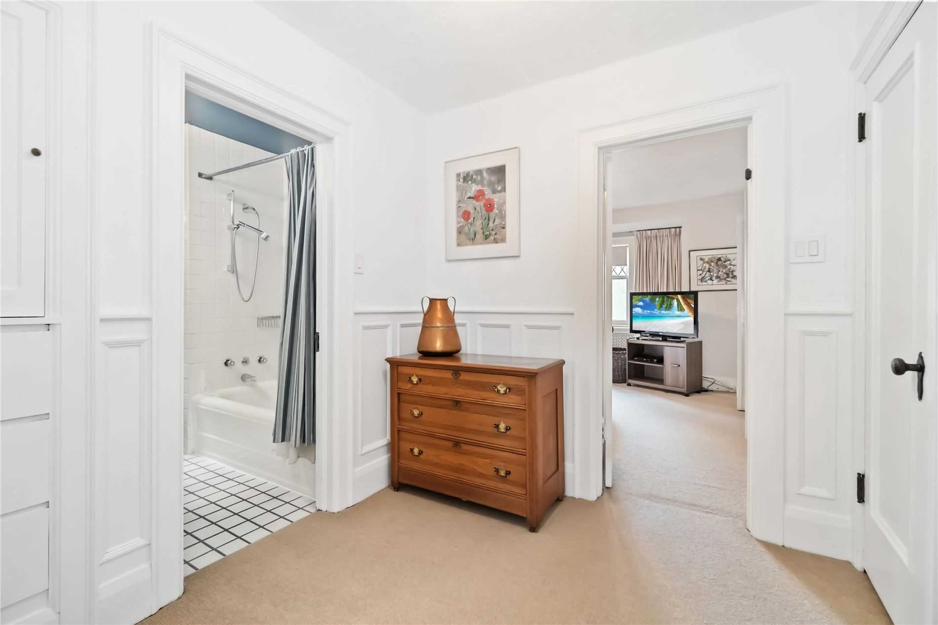 293 Chaplin Cres