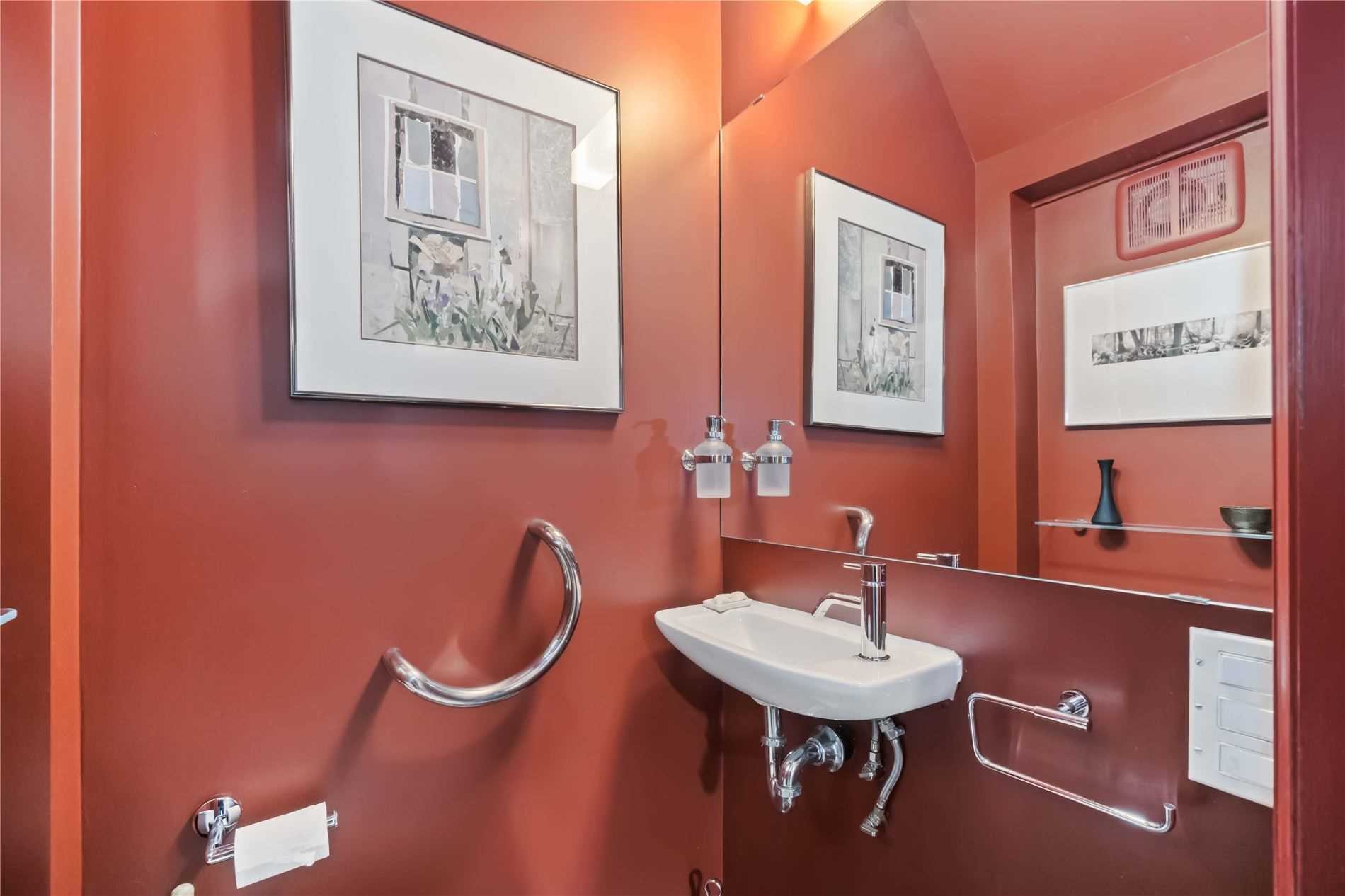293 Chaplin Cres