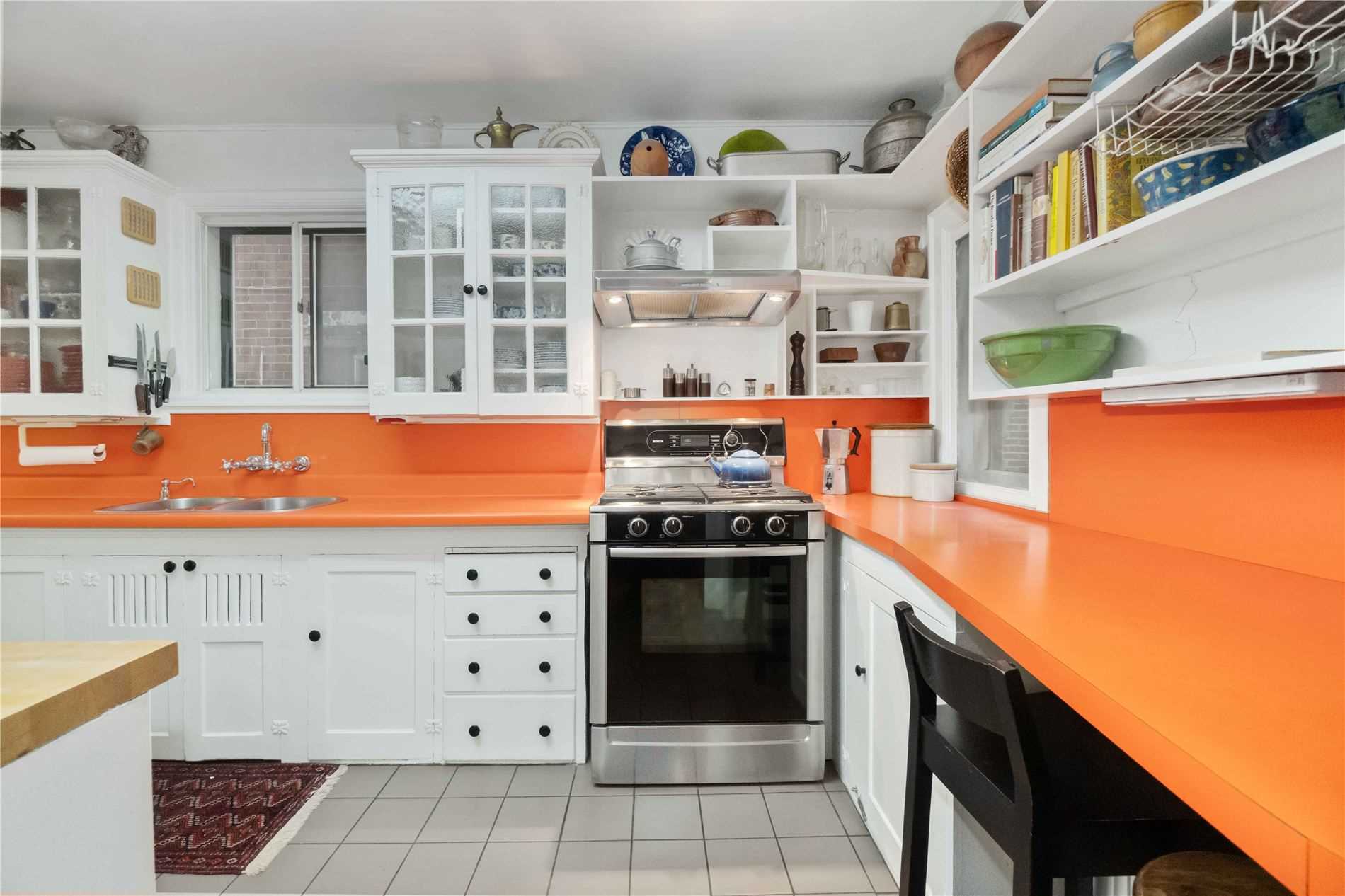 293 Chaplin Cres