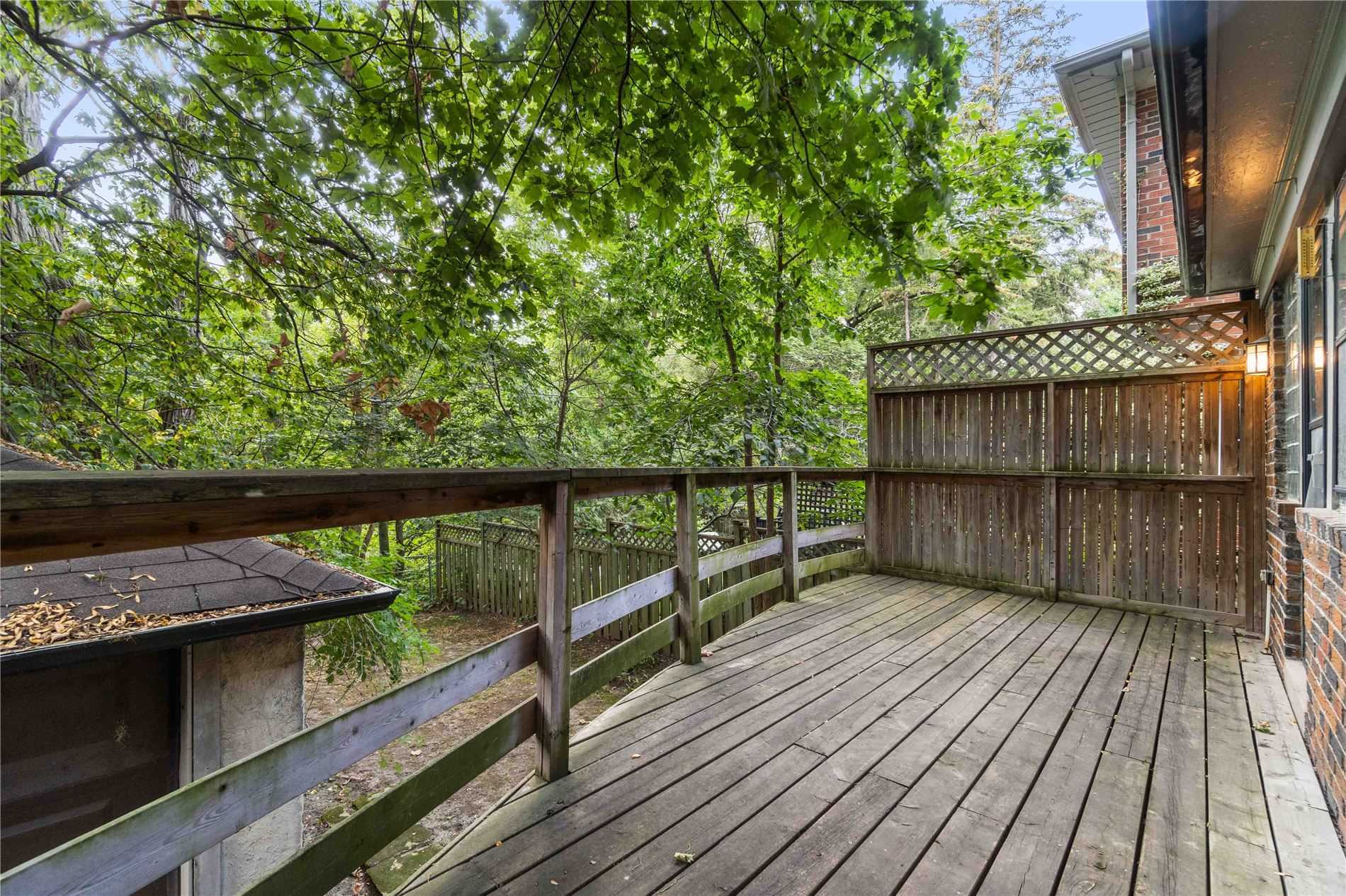 293 Chaplin Cres