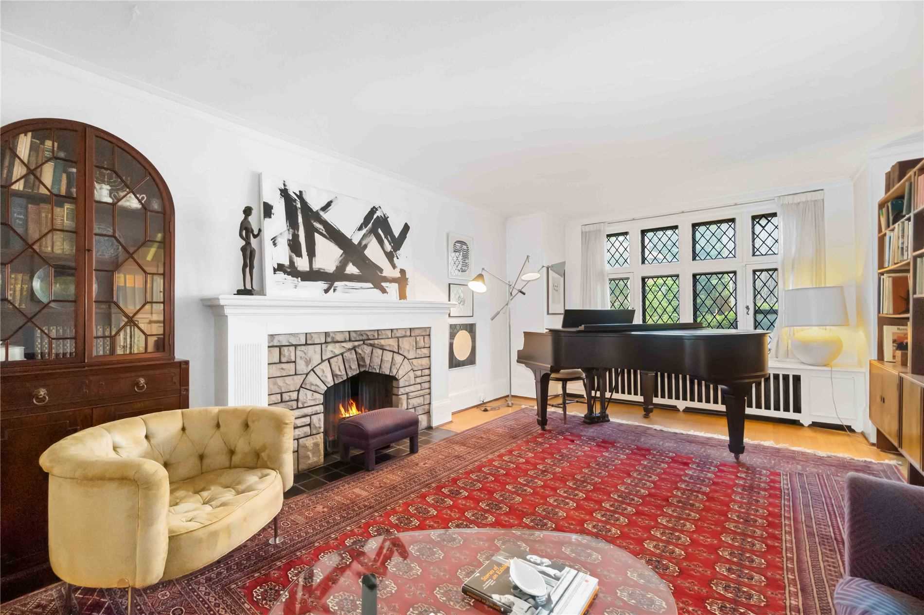 293 Chaplin Cres