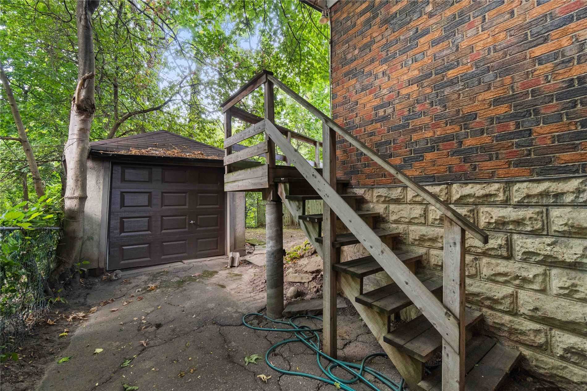 293 Chaplin Cres