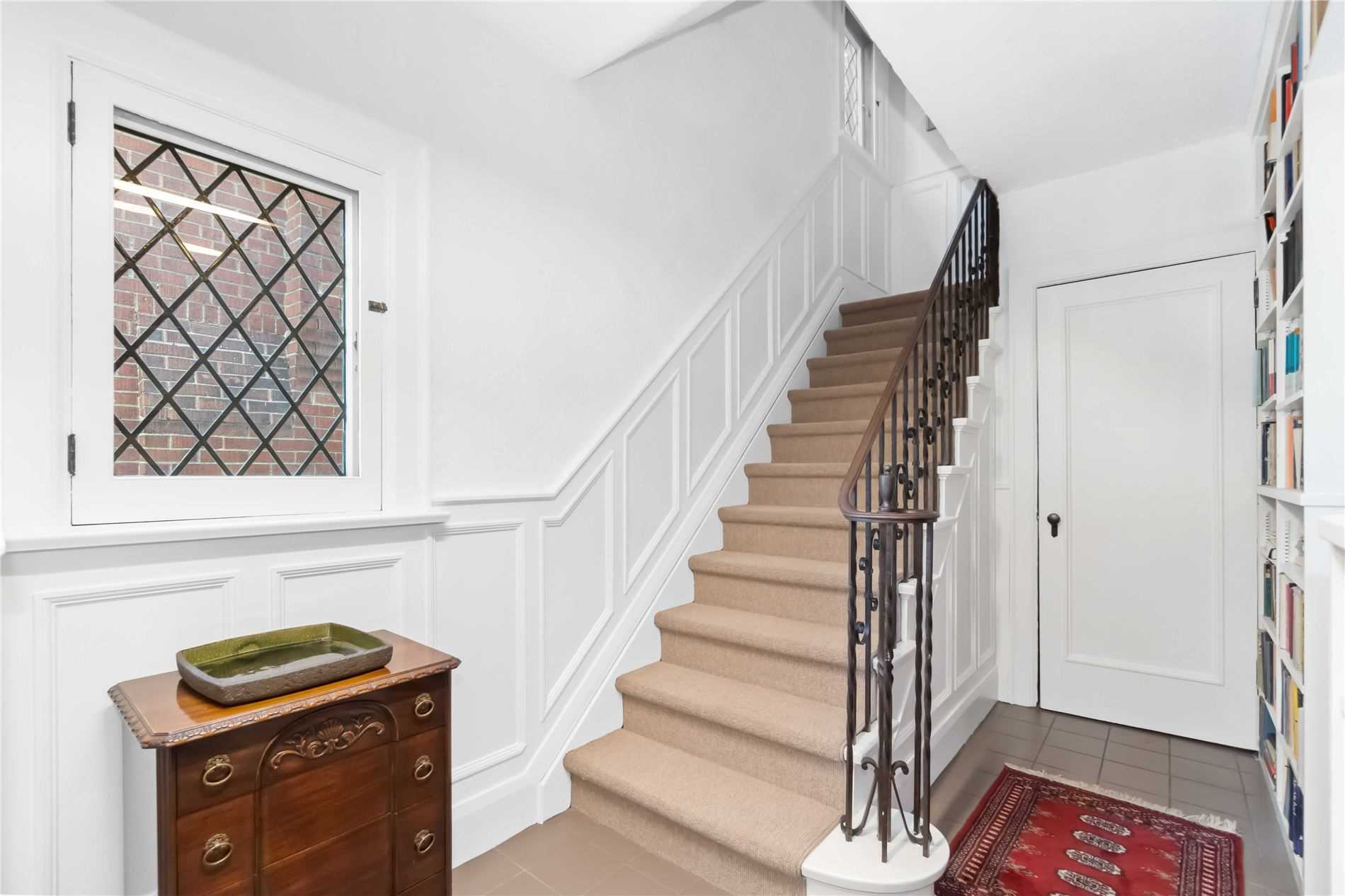 293 Chaplin Cres