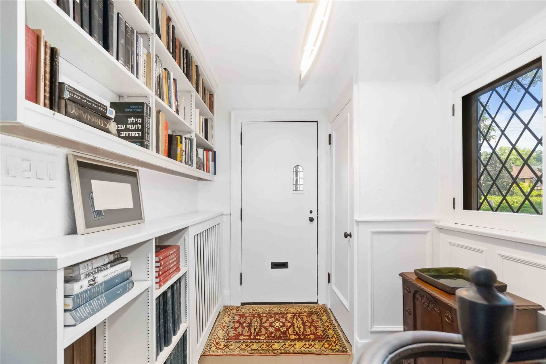 293 Chaplin Cres