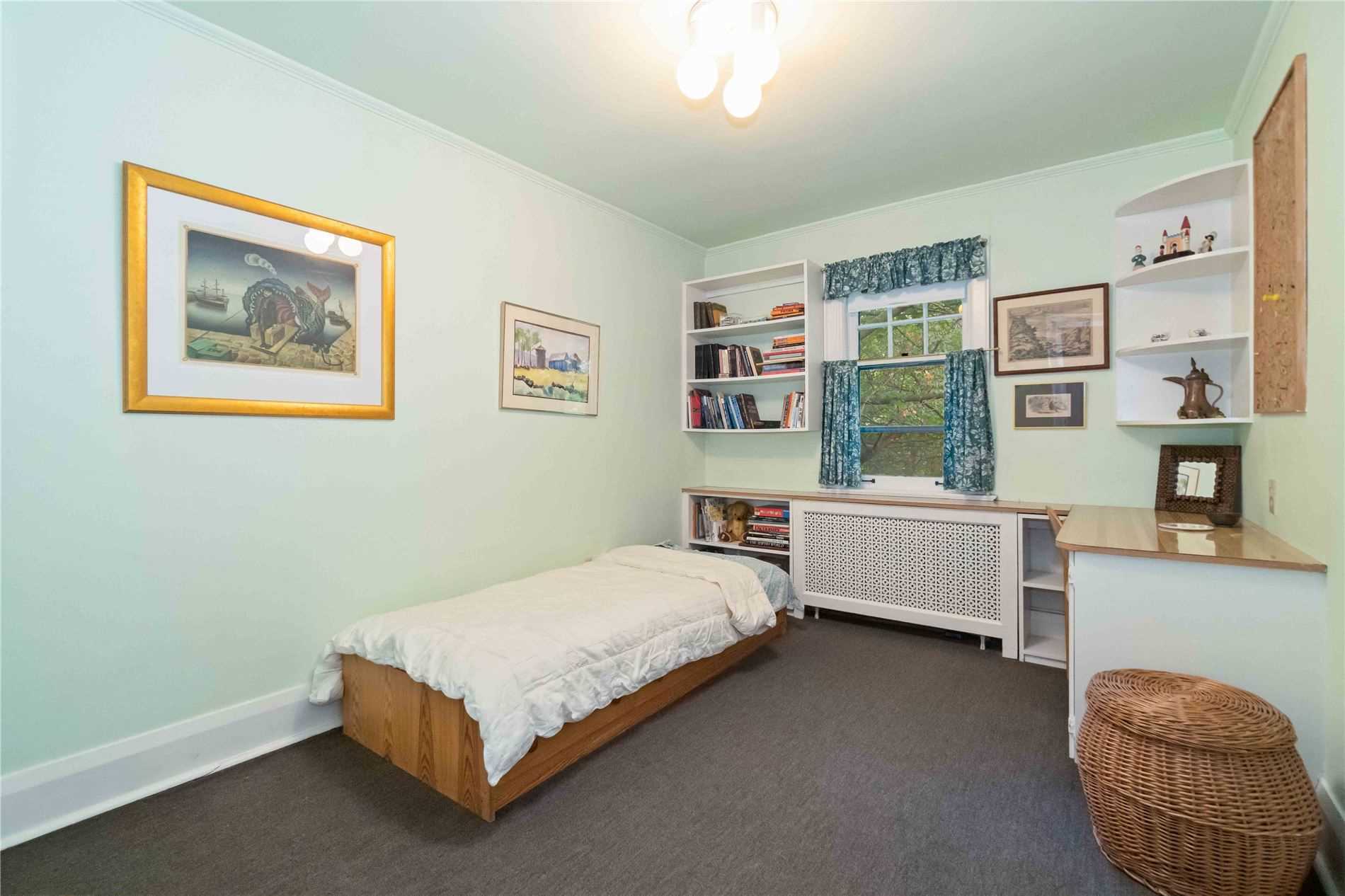 293 Chaplin Cres