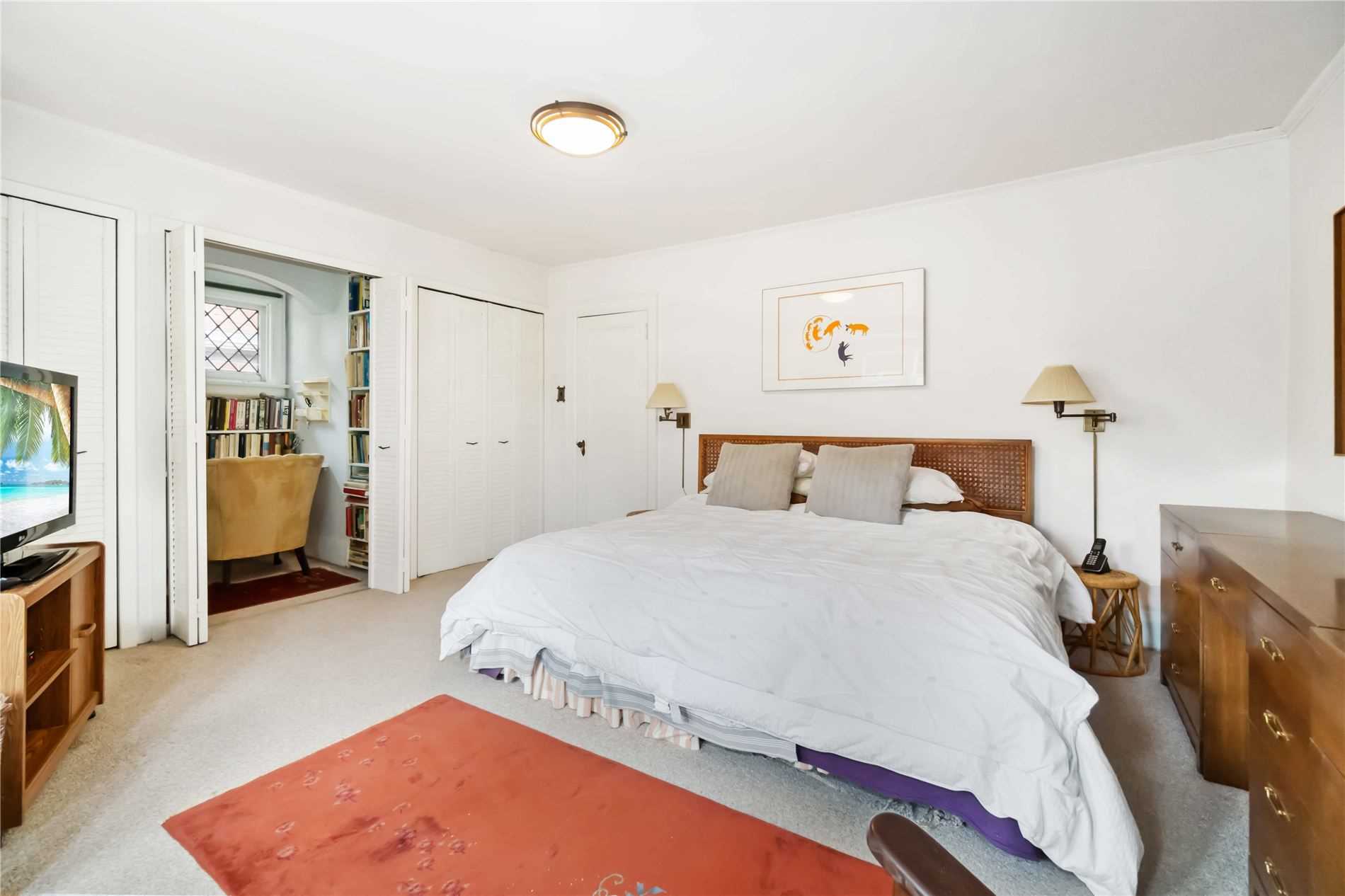 293 Chaplin Cres