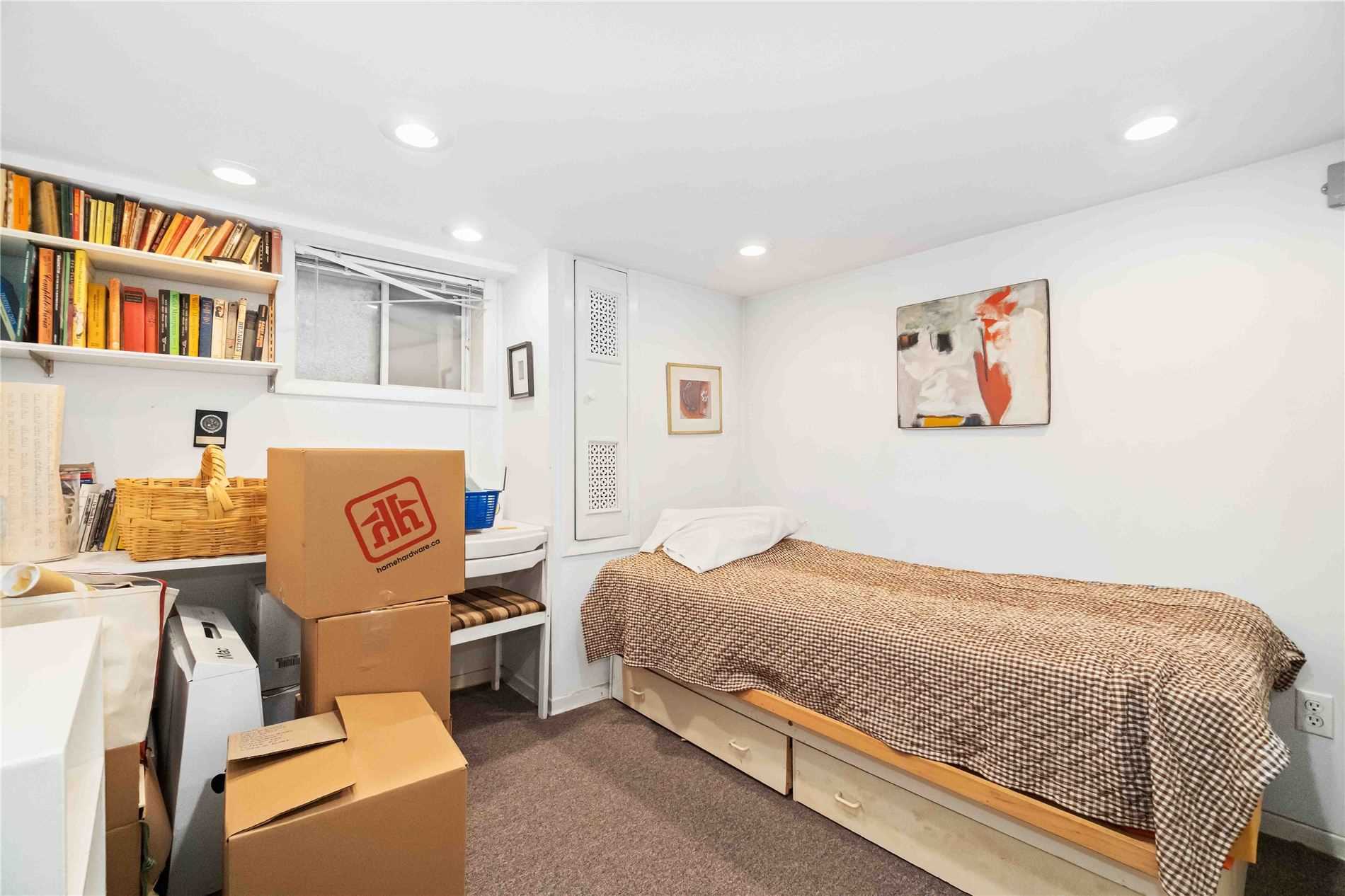 293 Chaplin Cres
