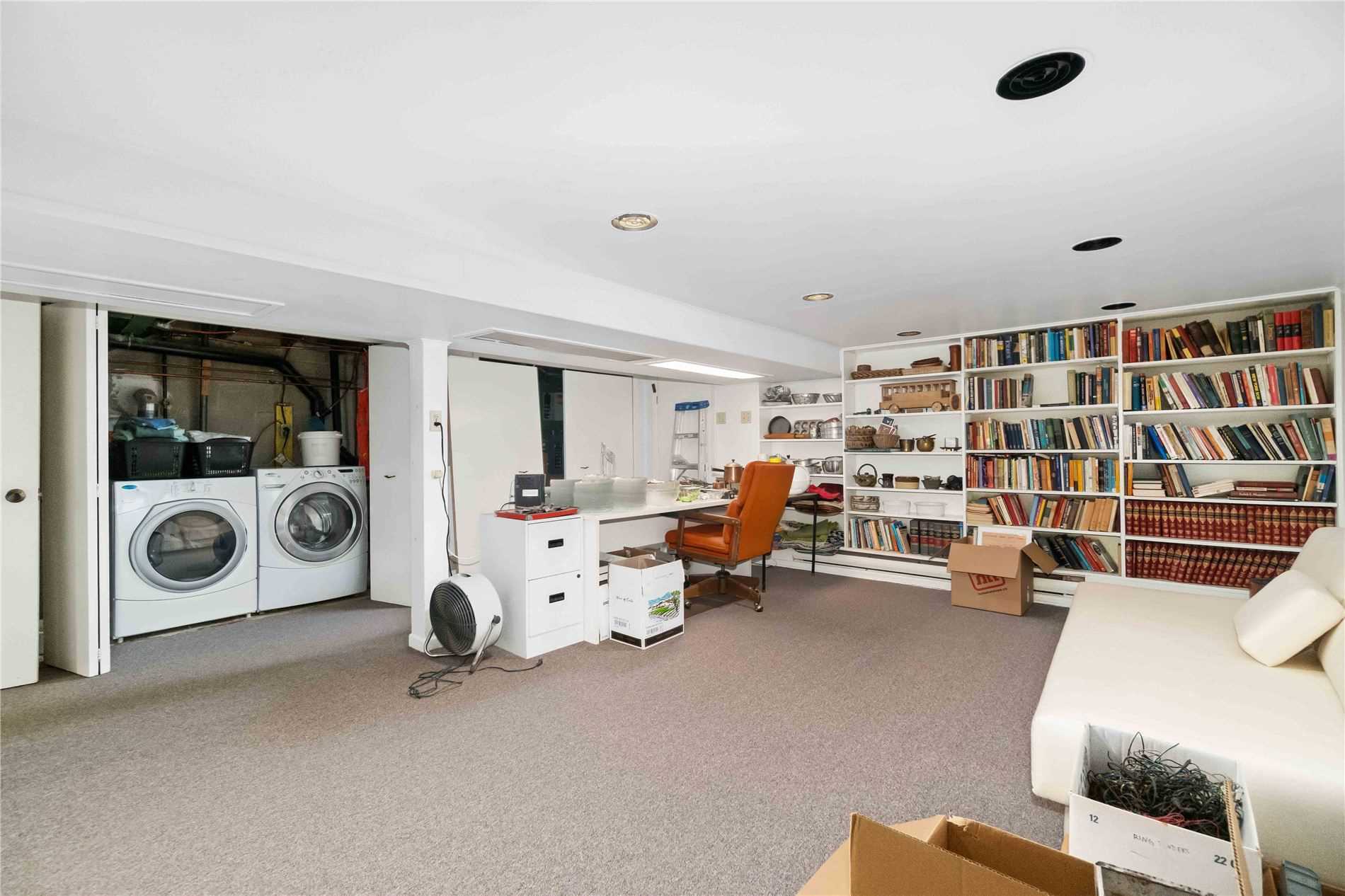 293 Chaplin Cres