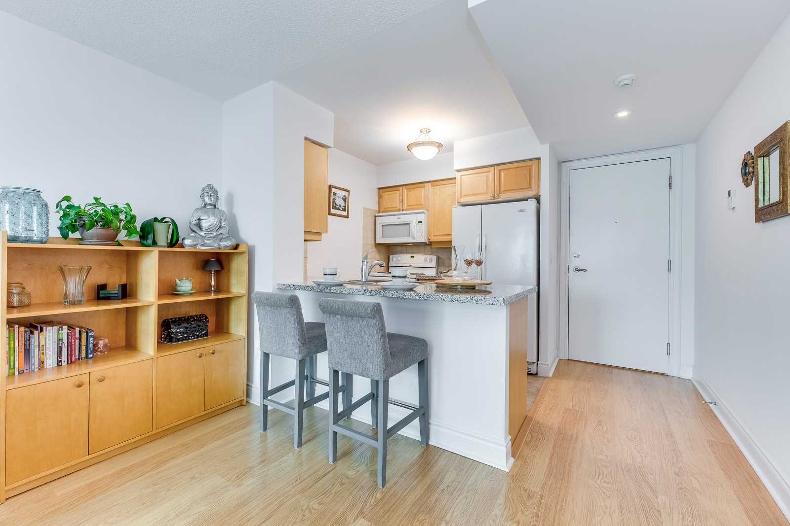 15 Greenview Ave, #2401