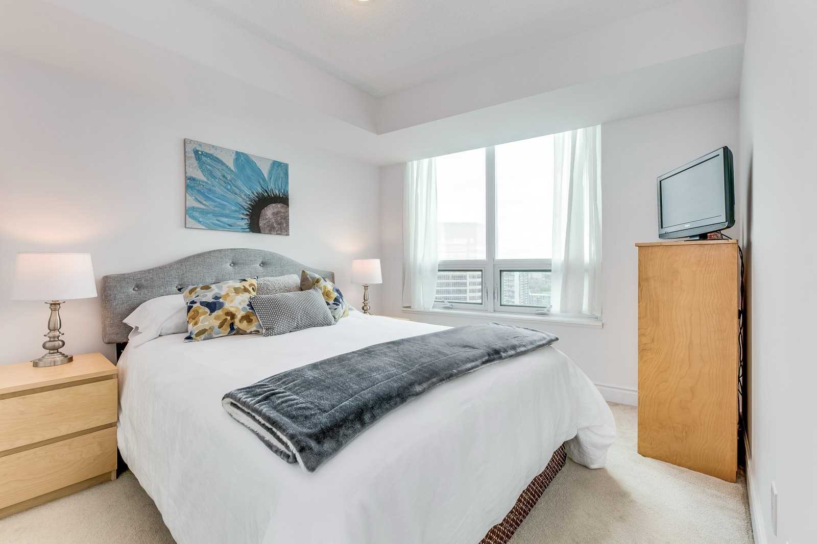 15 Greenview Ave, #2401