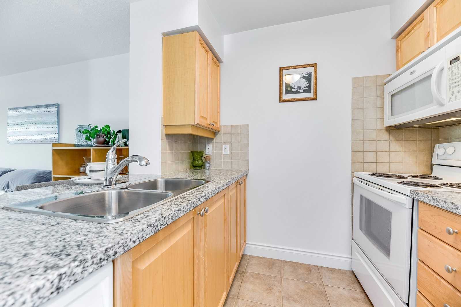 15 Greenview Ave, #2401